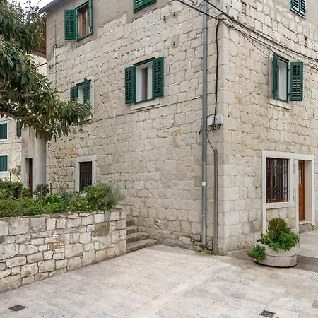 Aparrtment Terra- Combine Beach&old Town דירה *